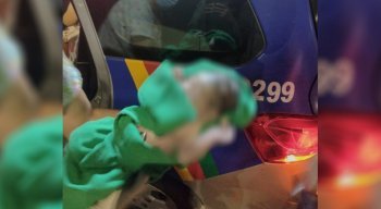 Gestante em trabalho de parto dá a luz em viatura policial no Recife