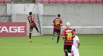 Neilton comemora o primeiro gol dele no Sport.