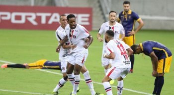 Santa Cruz vence o Retrô, na Arena de Pernambuco