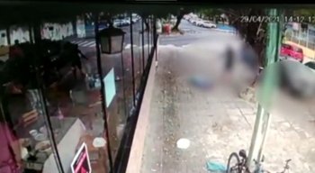 A vítima foi identificada por Emmanuelly Carolina Barbosa Fragoso, de 34 anos.