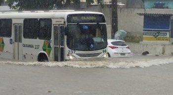 Avenida Beberibe ficou alagada