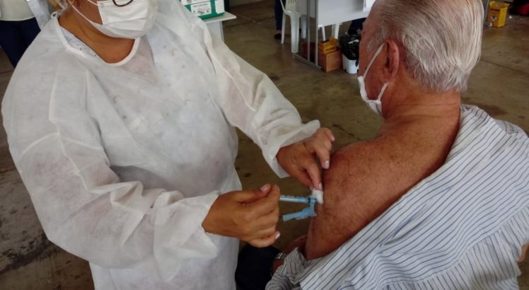Covid-19: Pesquisa aponta que vacinação evitou 40 mil mortes de idosos