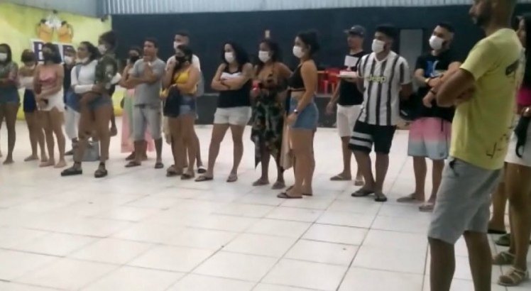 Festa clandestina com mais de 40 pessoas em Jaboatão dos Guararpes é encerrada pela PM e Procon