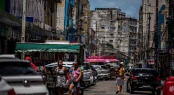 Movimentação do comércio na Rua da Palma, que fica no Centro do Recife