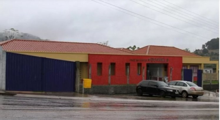 Homem invade creche e três mata crianças e duas professoras em Santa Catarina