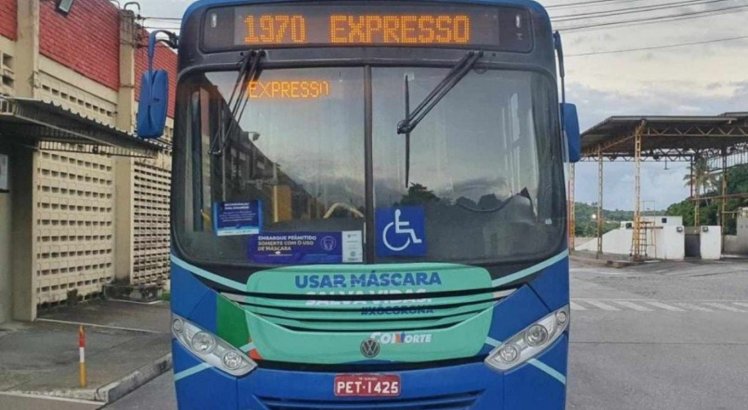 Expresso da vacina: Em Olinda, ônibus leva vacinação contra covid-19 a idosos; veja como funciona