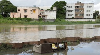 Canal do Fragoso mais uma vez transbordou trazendo muitos transtornos