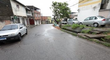 Policiais do departamento de homicídio e proteção à pessoa estiveram no local e iniciaram às investigações.