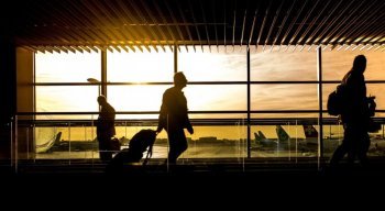 Brasileiros viajam aos EUA para receber vacina contra a covid-19