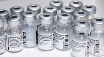 No caso das vacinas Coronavac e da Pfizer, o Ministério autoriza o uso apenas nos casos de mulheres com comorbidades
