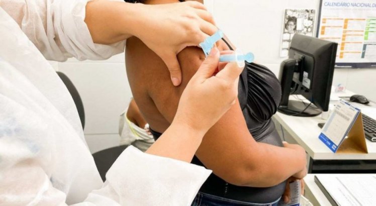 No caso das vacinas Coronavac e da Pfizer, o Ministério autoriza o uso apenas nos casos de mulheres com comorbidades 