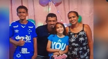 Os Bombeiros encontraram o corpo do filho do casal, de 16 anos. Estão desaparecidos pai, mãe e uma adolescente, de 12 anos.