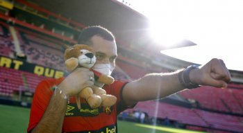 Torcedor do Sport declarado, Gil do Vigor foi homenageado pelo clube