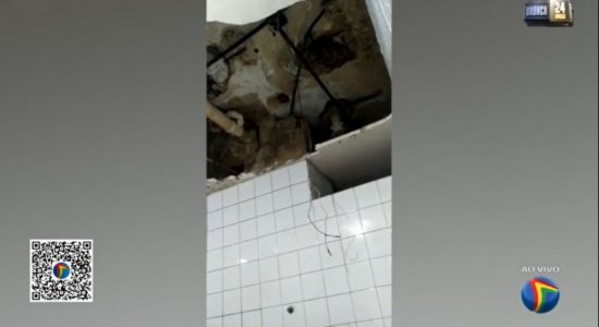 Vídeo: Parte do teto de banheiro cai e quase atinge paciente no Hospital Getúlio Vargas
