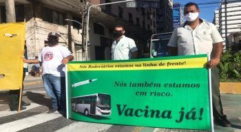 Paralisação de rodoviários começou antes das 7h da manhã em ruas do centro da capital pernambucana