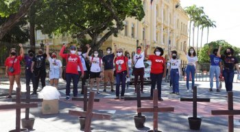 A manifestação acontece em frente ao Palácio do Campo das Princesas
