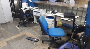 Segundo a assessoria de imprensa do INSS, os manifestantes praticaram vandalismo contra o patrimônio do prédio, onde tinham servidores trabalhando