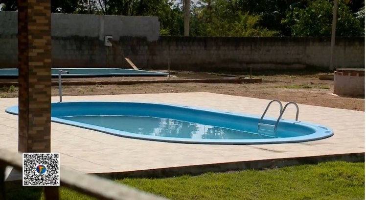 Criança de apenas 3 anos morre afogada em piscina de granja, em Abreu e Lima