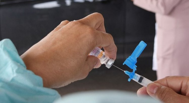 Pernambuco deve vacinar toda população maior de 18 anos até setembro, diz governo do Estado