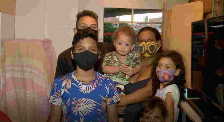 Mãe de sete filhos e grávida de gêmeos enfrenta dificuldade durante pandemia da covid-19 e pede ajuda