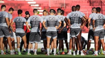 Santa Cruz encara o Floresta, neste sábado (5), no estádio do Arruda