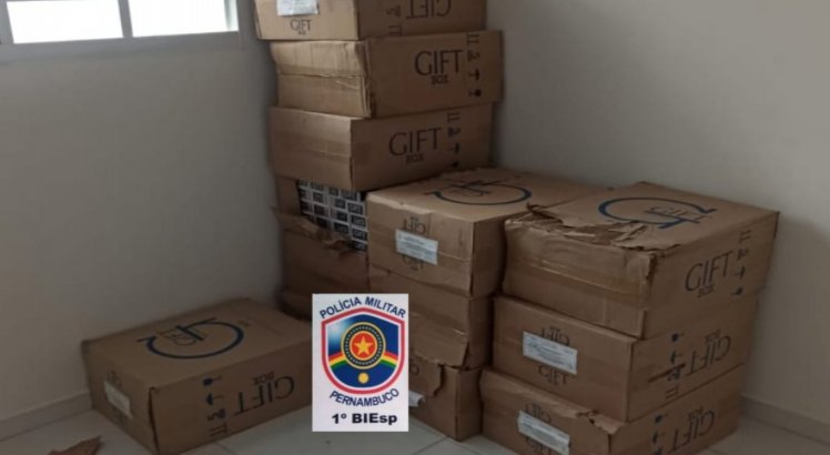 Polícia Militar apreende 16 caixas de cigarros contrabandeados em Caruaru