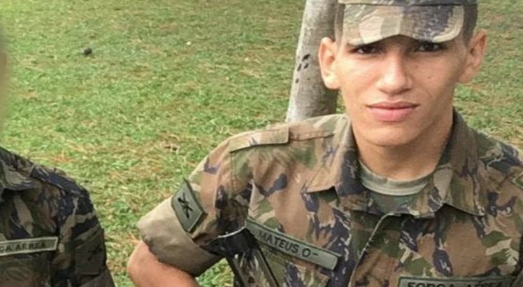 Soldado morre após entrar no mar para salvar adolescentes que se afogavam