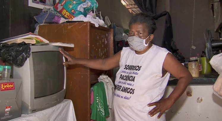 Eliane Maria da Silva mora há 40 anos em um barraco na Comunidade do Bode