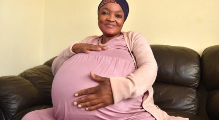 Namorado de mulher que deu à luz 10 bebês acredita que gravidez foi uma farsa
