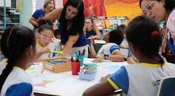 A rede municipal de Recife tem 92 mil alunos. Há 320 escolas e creches, onde atuam 5.400 docentes