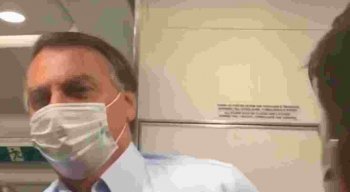 Bolsonaro apareceu de surpresa no voo comercial, nesta sexta-feira