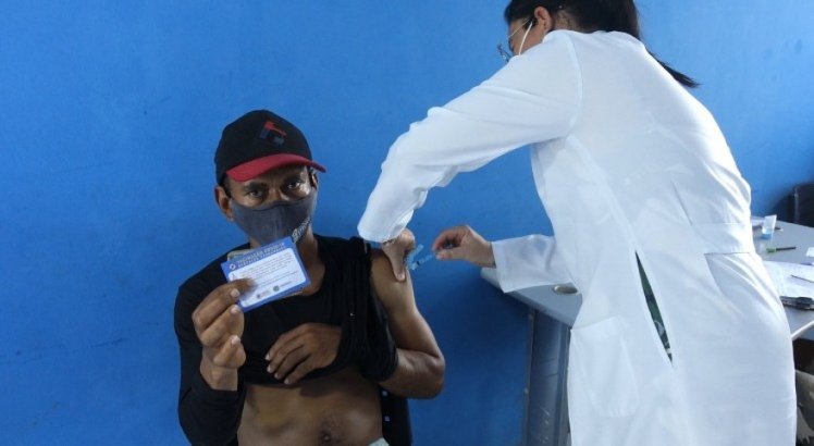 Quantas pessoas já receberam vacina contra a covid-19 em Pernambuco? Veja balanço da imunização