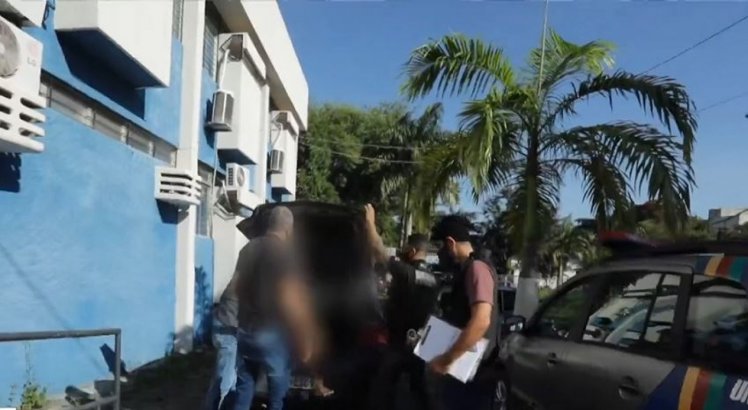 Homem é preso e adolescente é apreendida durante operação na Zona Sul do Recife