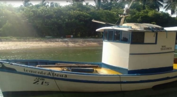 Pescadores são resgatados pela Marinha após 36 horas à deriva em Pernambuco