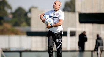 Sylvinho ainda segue na busca por time ideal do Corinthians