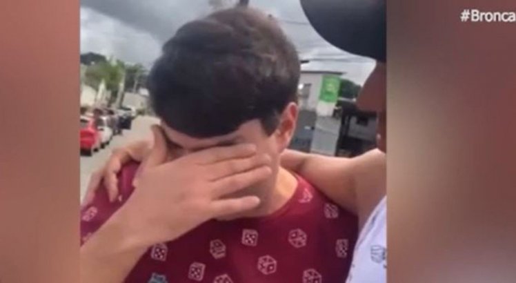 Vídeo: Empresário contrata músico desempregado que bateu no carro dele para trabalhar no Recife