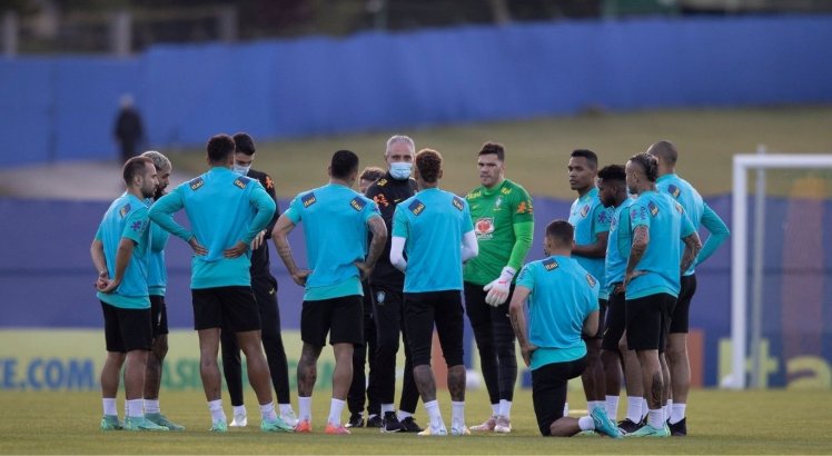 Tite prepara mudanças na seleção brasileira para encarar o Peru