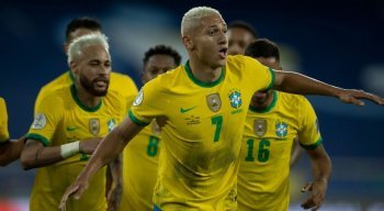 Alex Sandro, Neymar, Everton Ribeiro e Richarlison marcaram os gols da seleção brasileira