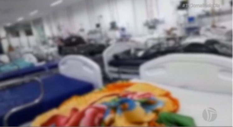 Profissionais de saúde denunciam que cadáveres são deixados junto de pacientes no Hospital Getúlio Vargas; veja vídeo
