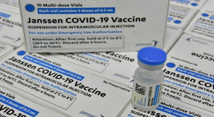 Caruaru amplia vacinação contra a Covid-19 para profissionais da educação e pessoas a partir dos 43 anos