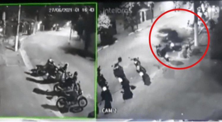 Motorista em carro de luxo atropela fileira de motos, mata motoboy e deixa um ferido; veja o vídeo