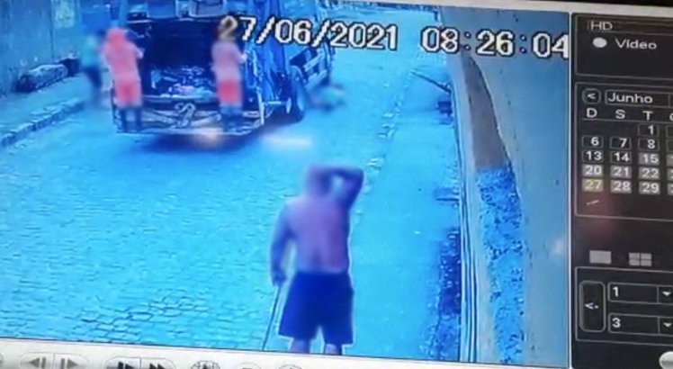 VÍDEO: Mulher é atropelada por caminhão de lixo no Recife e sobrevive; assista