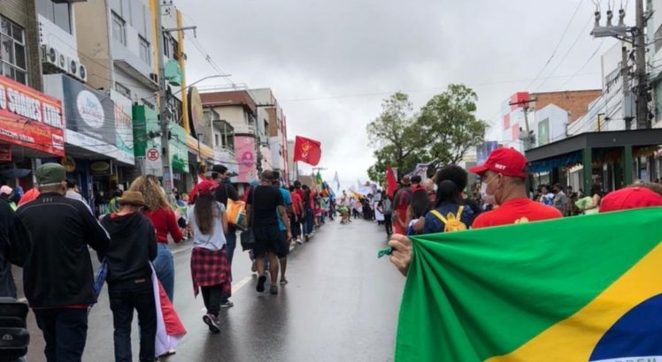 Manifestantes vão às ruas de Pernambuco protestar contra Bolsonaro
