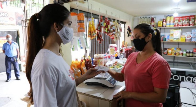 SJCC distribui máscaras a trabalhadores do Mercado de Casa Amarela, no Recife