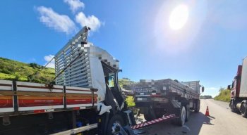 Acidente aconteceu na BR-232, em Vitória de Santo Antão.