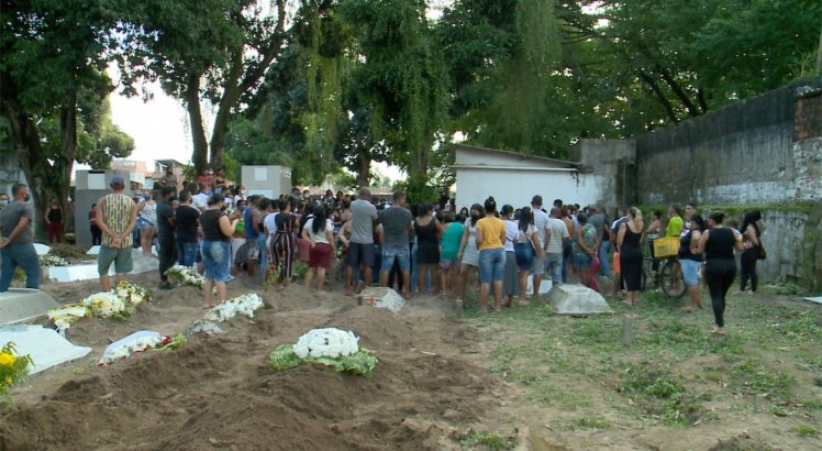 Bronca 24 Horas:  enterrado corpo da menina assassinada no Recife