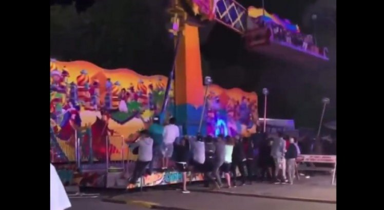 VÍDEO: Brinquedo perde controle em parque de diversão e grupo se arrisca para impedir acidente; veja