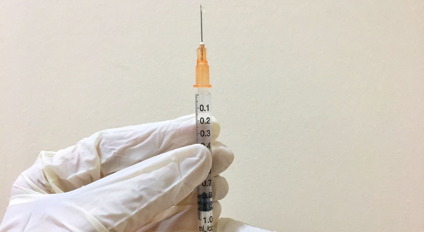 Confira as recomendações para receber a vacina contra o coronavírus se você estiver gripado - Foto: Kristine Wook do Unsplash