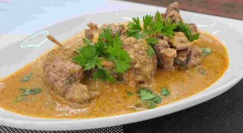 Receita de Trouxinhas de Carne ao Molho Pomodoro preparada pelo chef Rivandro França