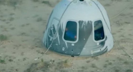 Jeff Bezos decola em viagem espacial